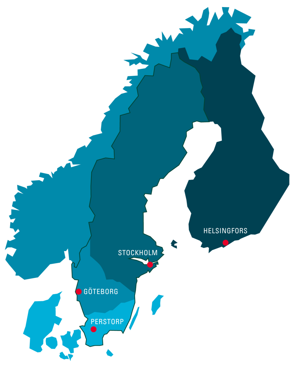 Hela FAAC-gänget samlat framför den stora porten med öppnings-automation.